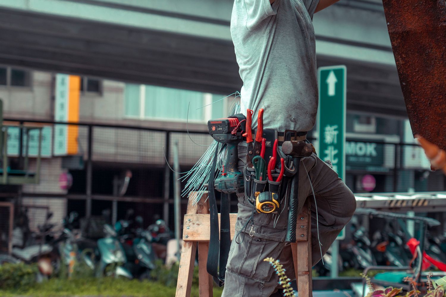 Thợ dịch vụ tận nơi với bộ đồ nghề