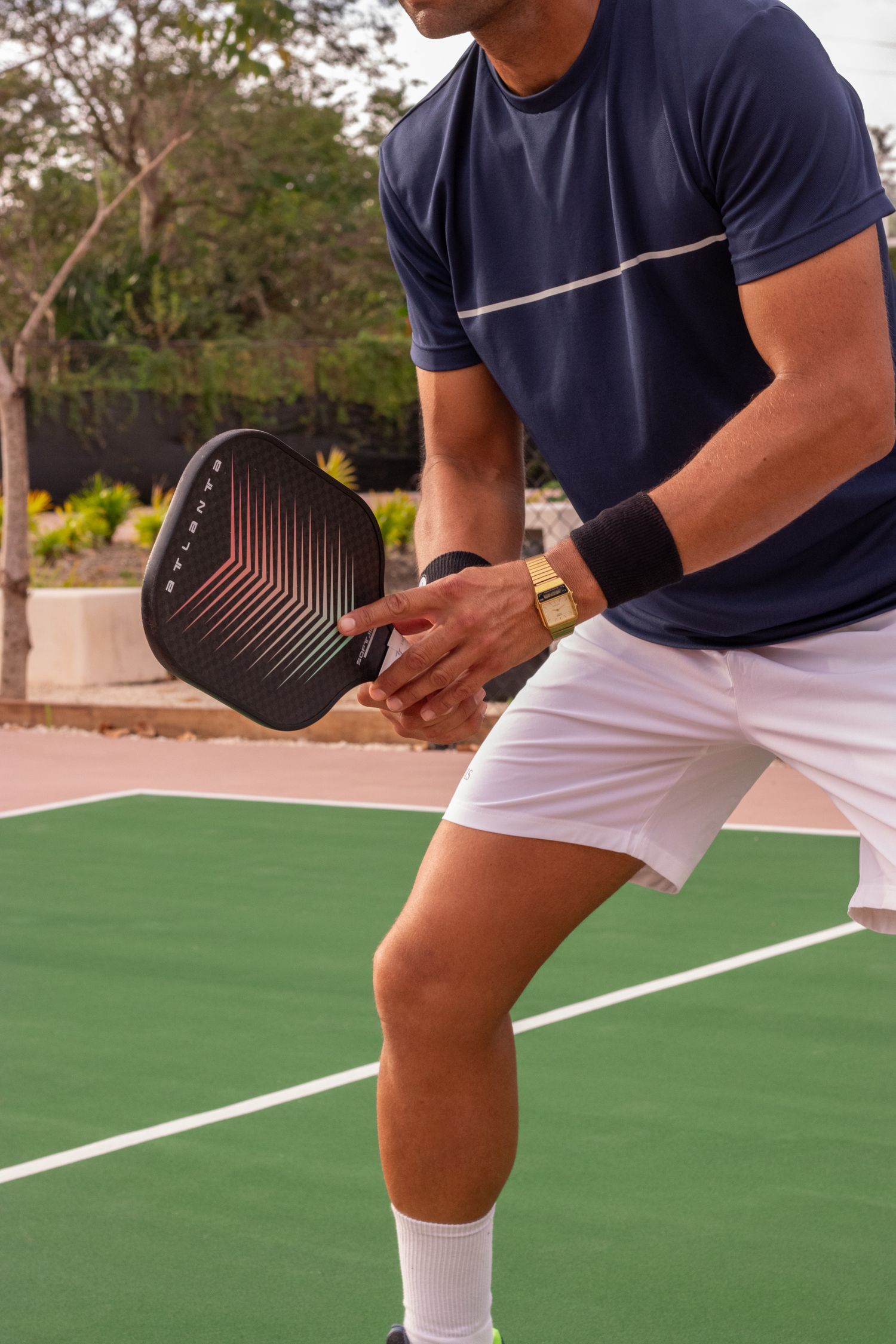 Khách chơi pickleball trên sân