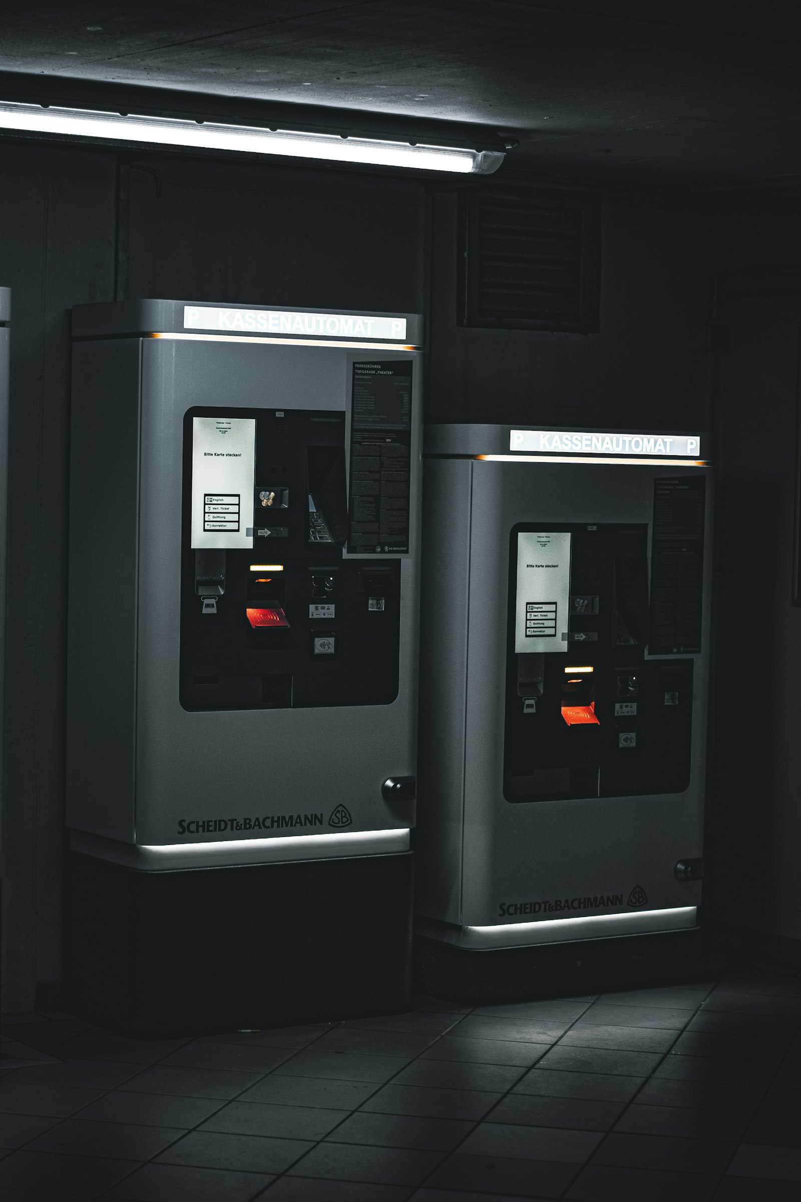 Máy self-service không người trực tại nơi công cộng